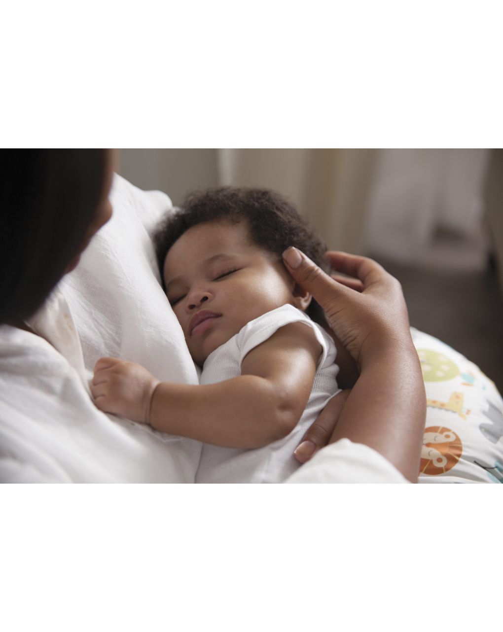 Boppy Supporto Allattamento anche conosciuto come cuscino allattamento per  Neonati 0+ Mesi, Forma Ergonomica con Supporto per Mamma e Bambino