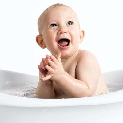 Il momento del bagnetto al tuo bambino