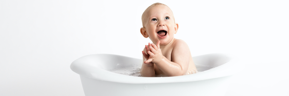Il momento del bagnetto al tuo bambino