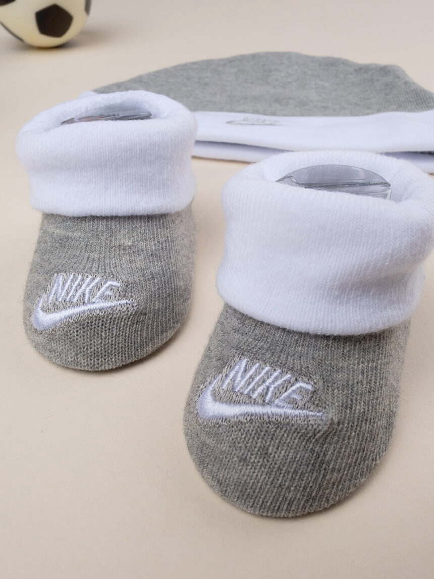 Set 3 pezzi nike unisex cappellino + body + scarpe grigio - Nike