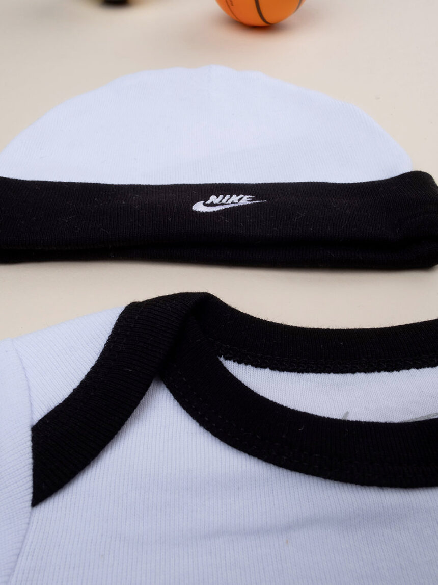 Set 3 pezzi nike cappellino + body + scarpe bianco e nero - Nike