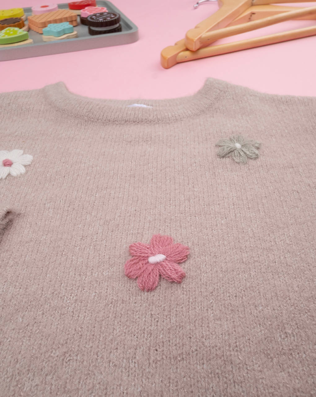 Maglia tricot bimba fiori ricamati