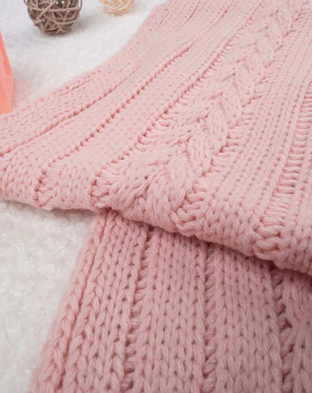 Sciarpa tricot rosa con frange