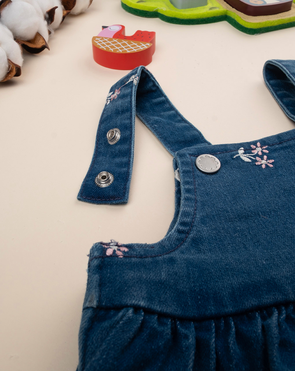 Pinafore bimba denim con ricami