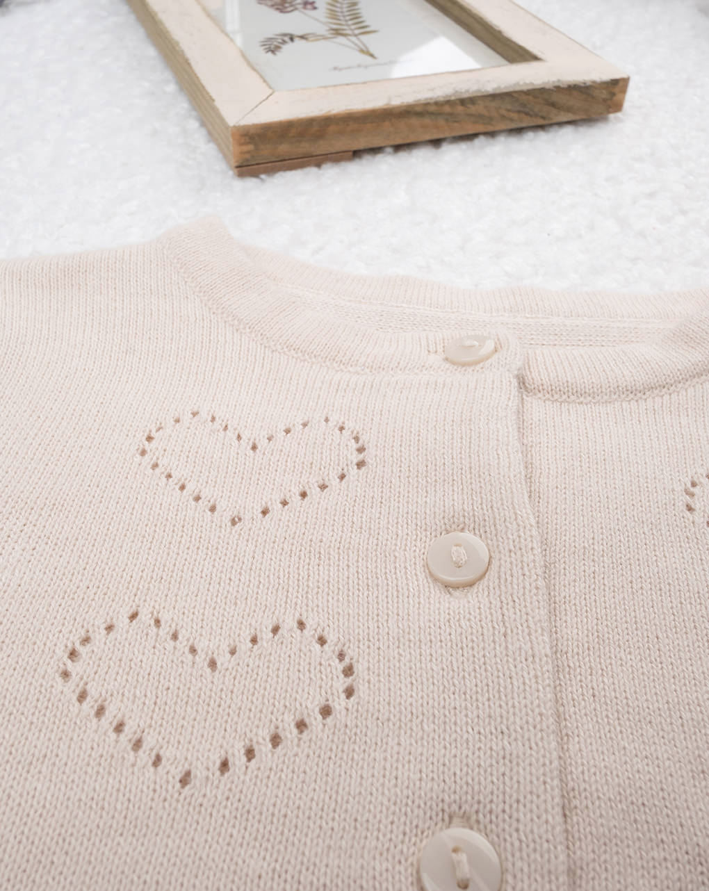 Cardigan bimba beige cuori traforati