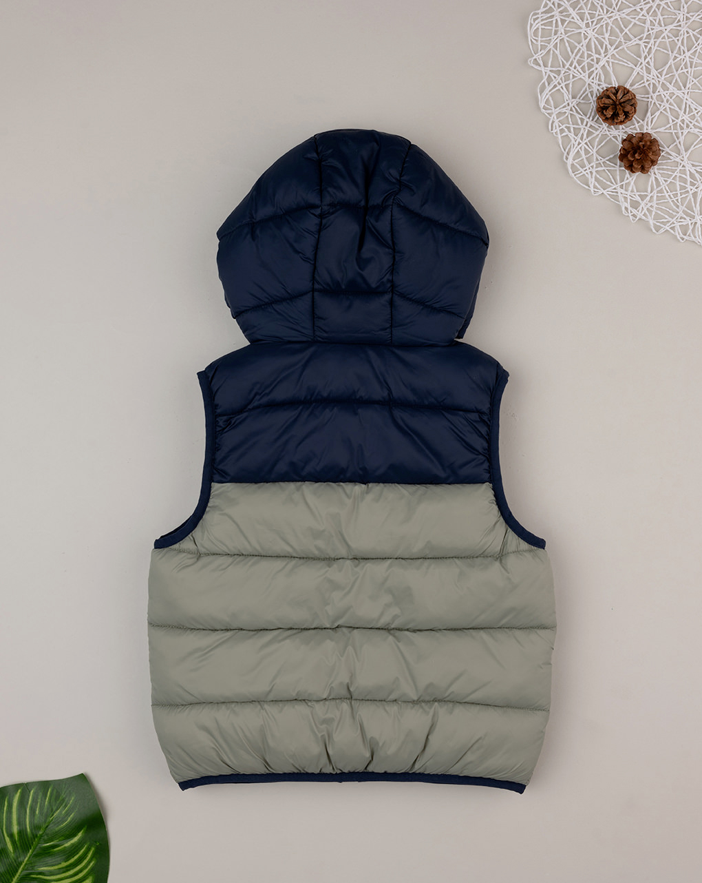 Gilet bambino beige e blu in nylon riciclato