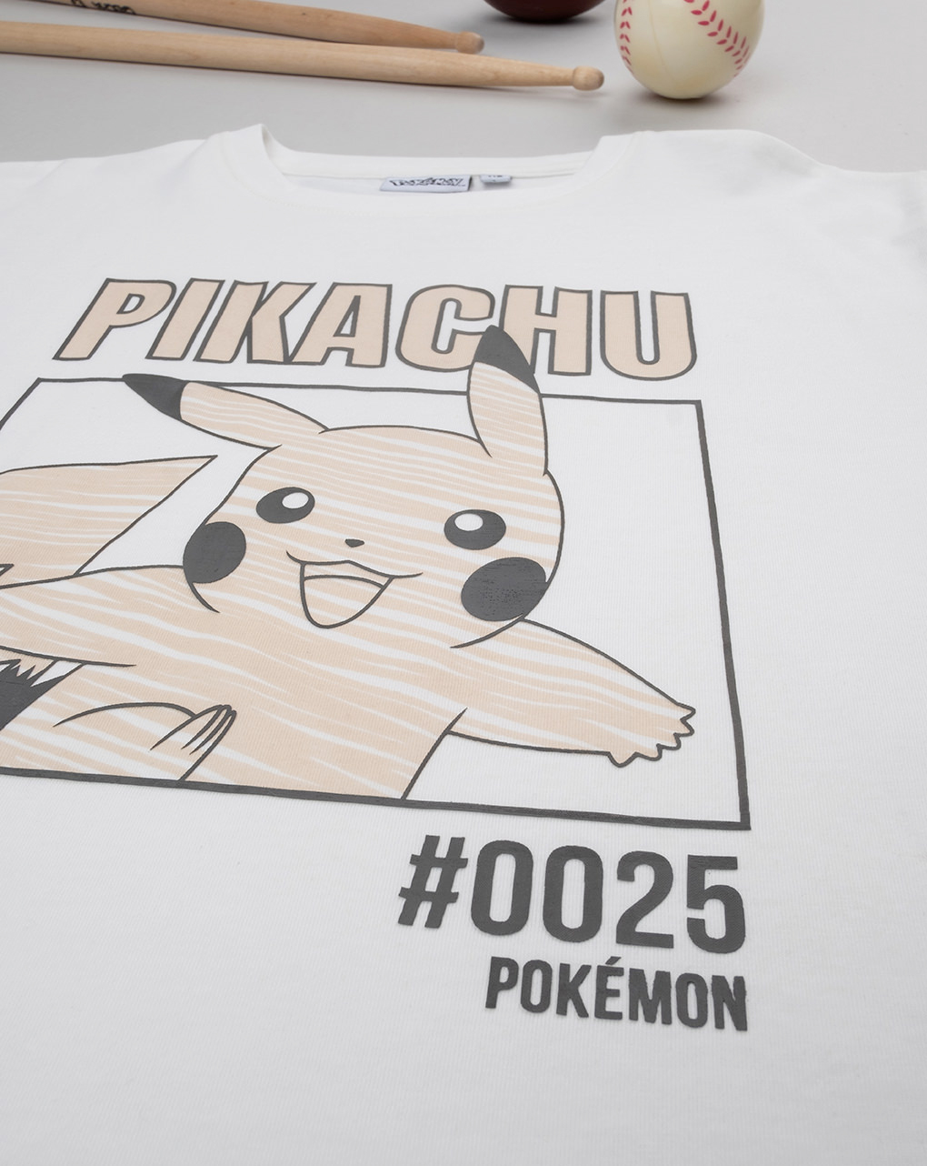 T-shirt bimbo pikachu