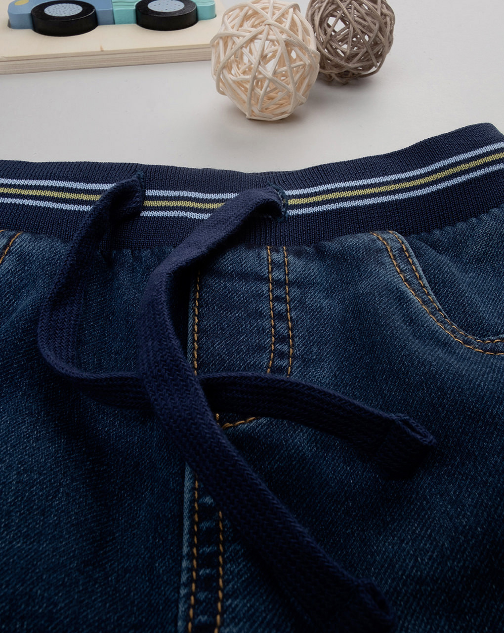 Pantalone denim scuro bambino con tasche