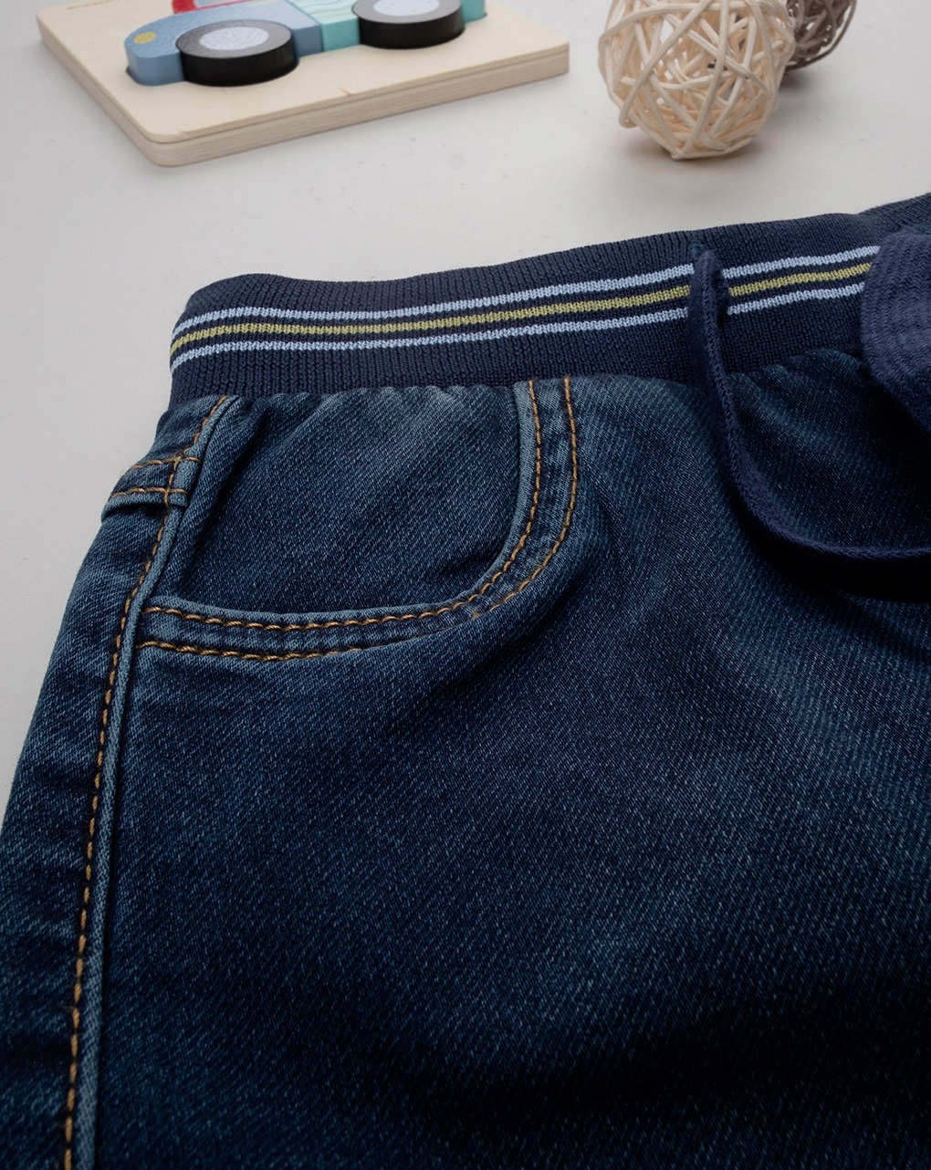 Pantalone denim scuro bambino con tasche