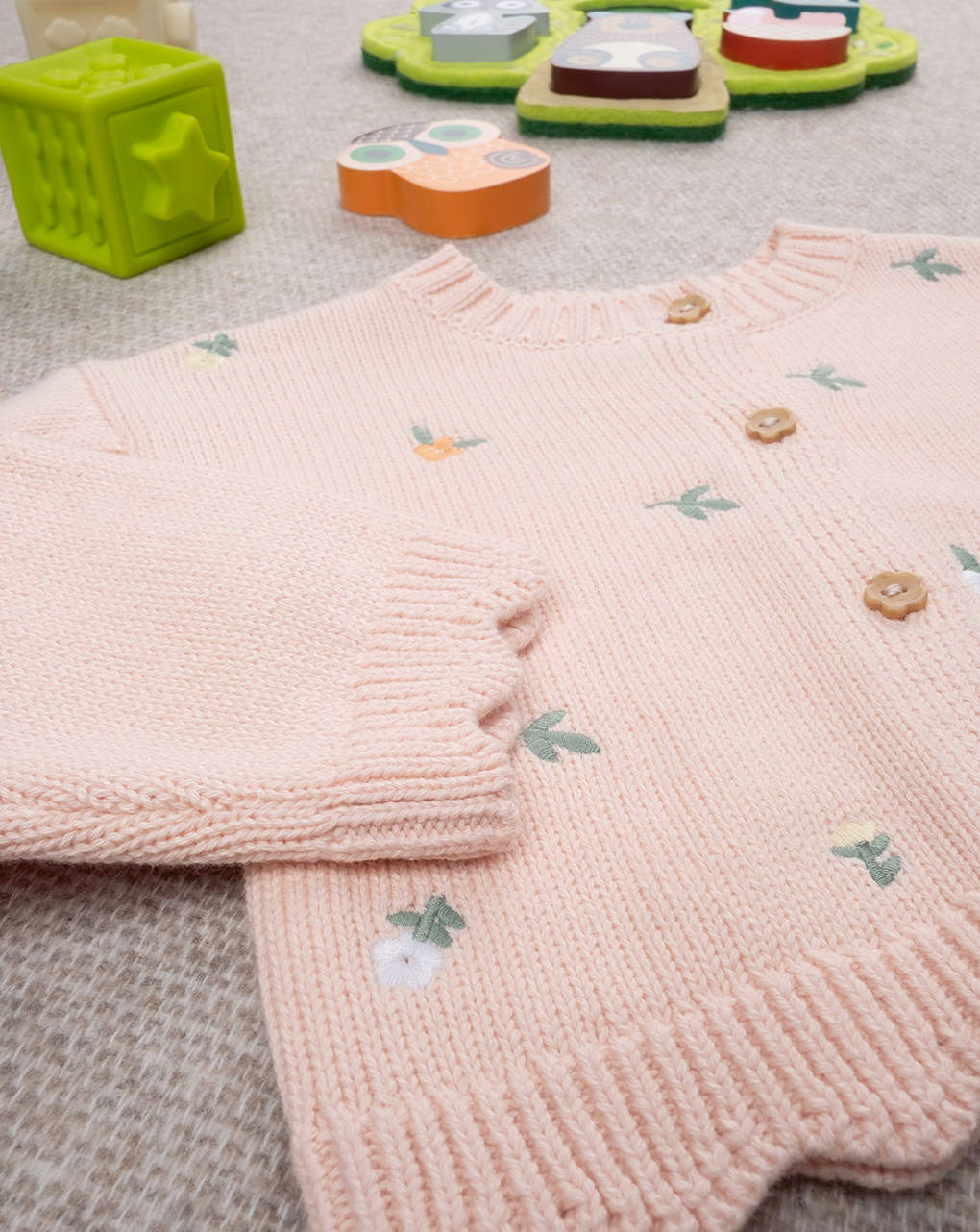 Cardigan bambina pesca con ricami