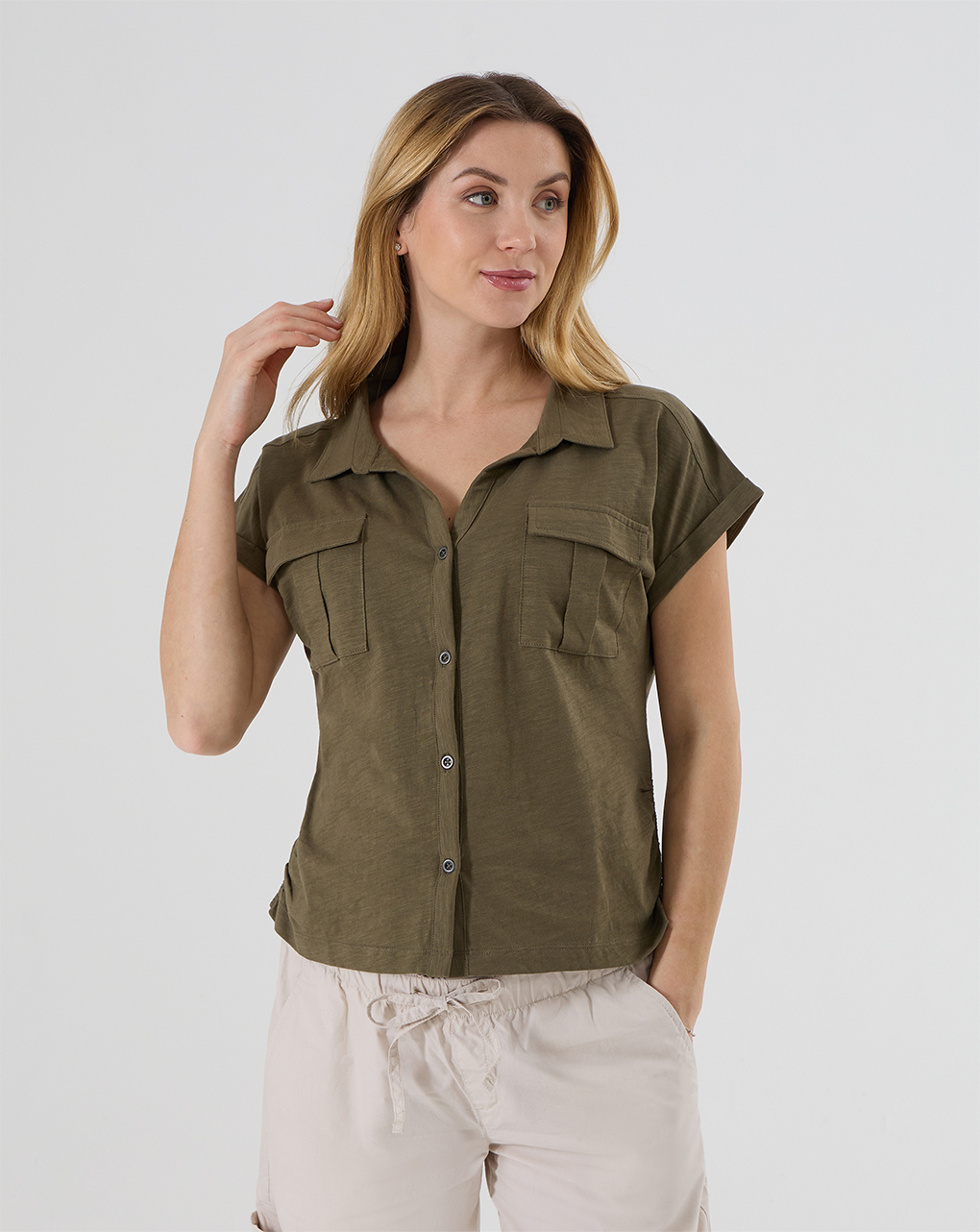 Camicia maniche corte verde militare con tasche