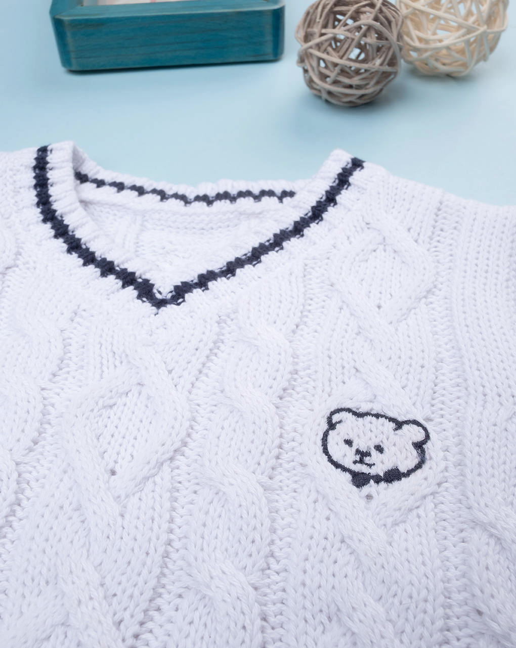 Gilet tricot bimbo bianco con ricamo