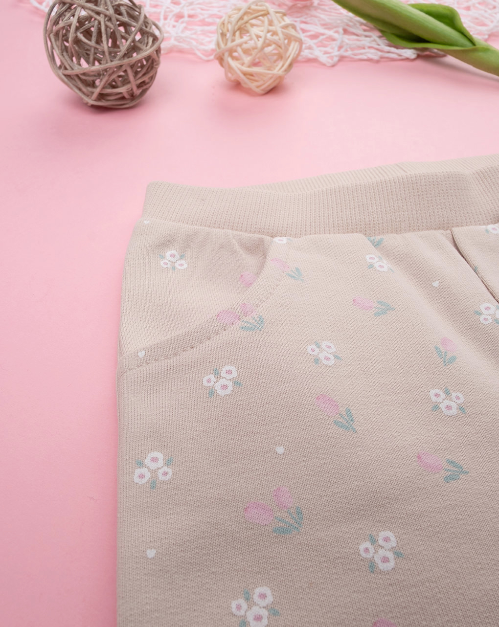 Pantalone bimba beige stampato fiori