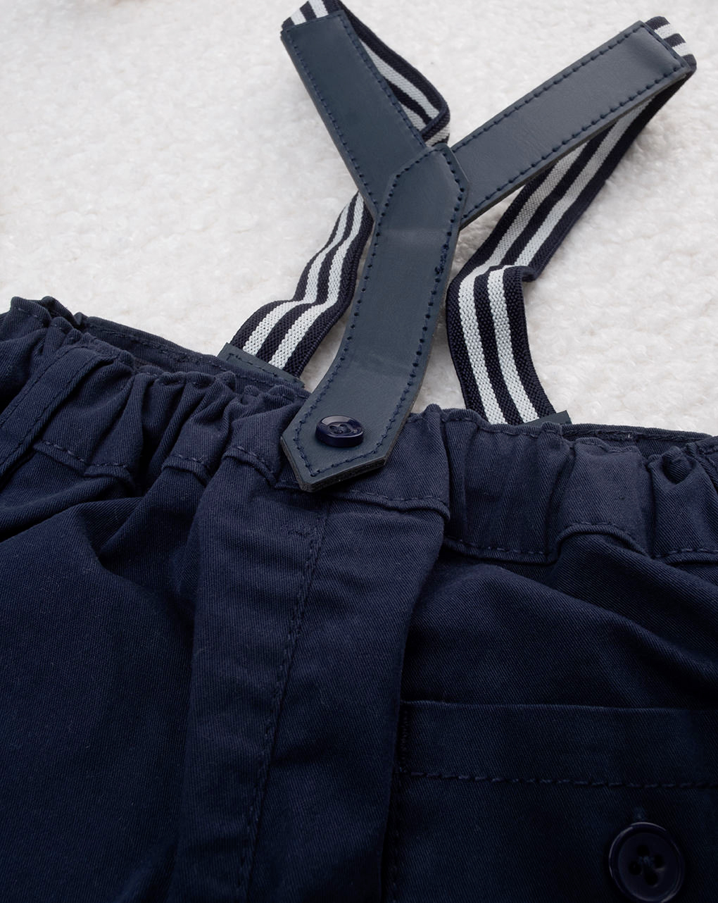 Pantaloni eleganti bimbo con bretelle