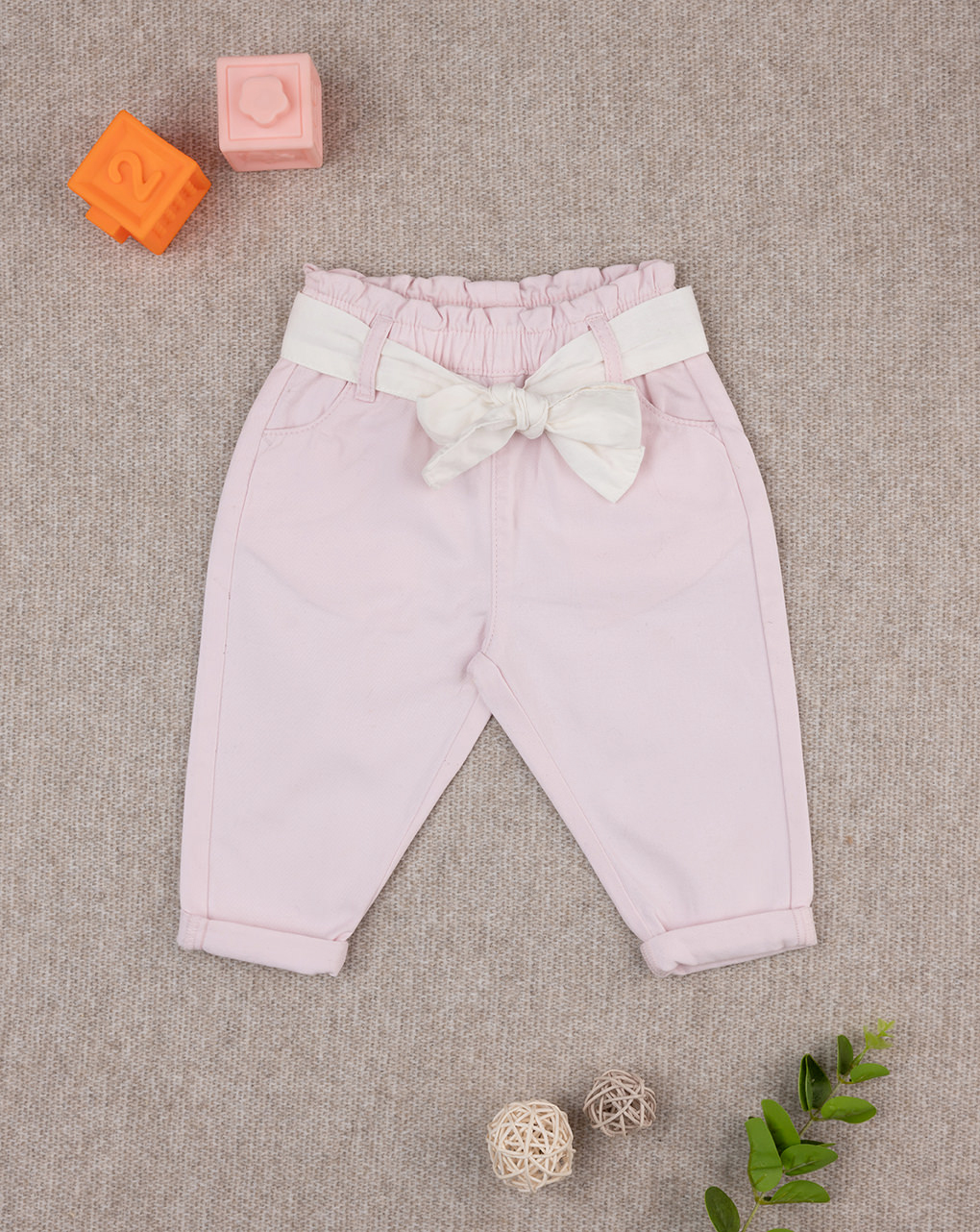 Pantaloni denim rosa bimba con cintura in sangallo