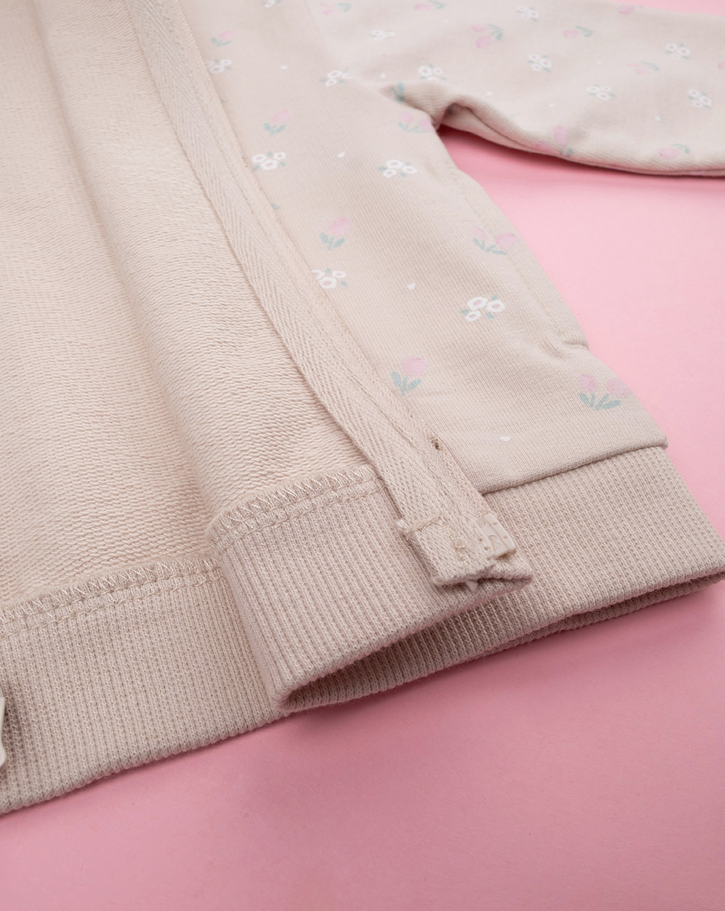 Felpa bimba marrone fiori allover