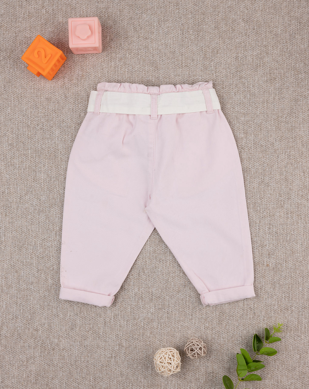Pantaloni denim rosa bimba con cintura in sangallo