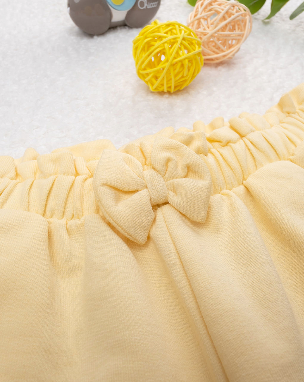Shorts bimba giallo con fiocco