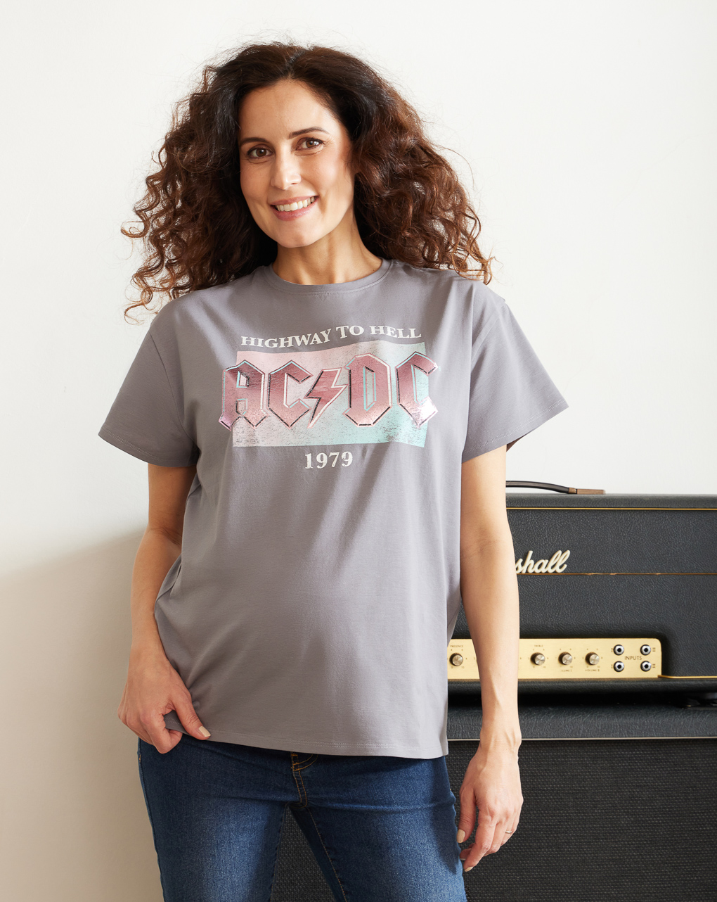 T-shirt mamma con stampa “acdc”