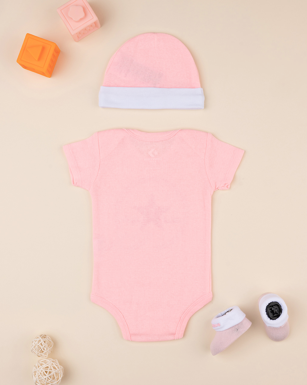 Set 3 pezzi converse neonata cappellino + body + scarpe rosa