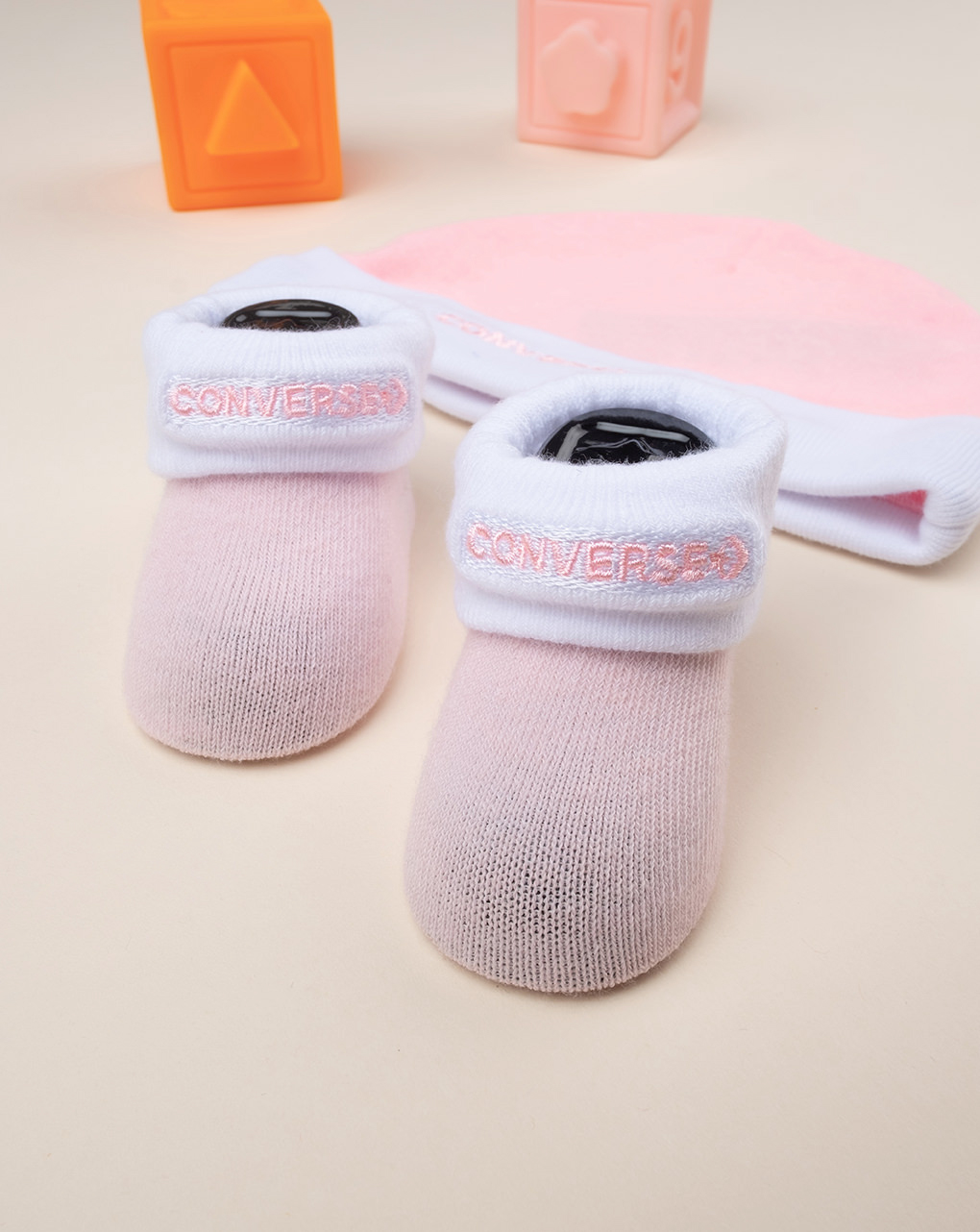 Set 3 pezzi converse neonata cappellino + body + scarpe rosa