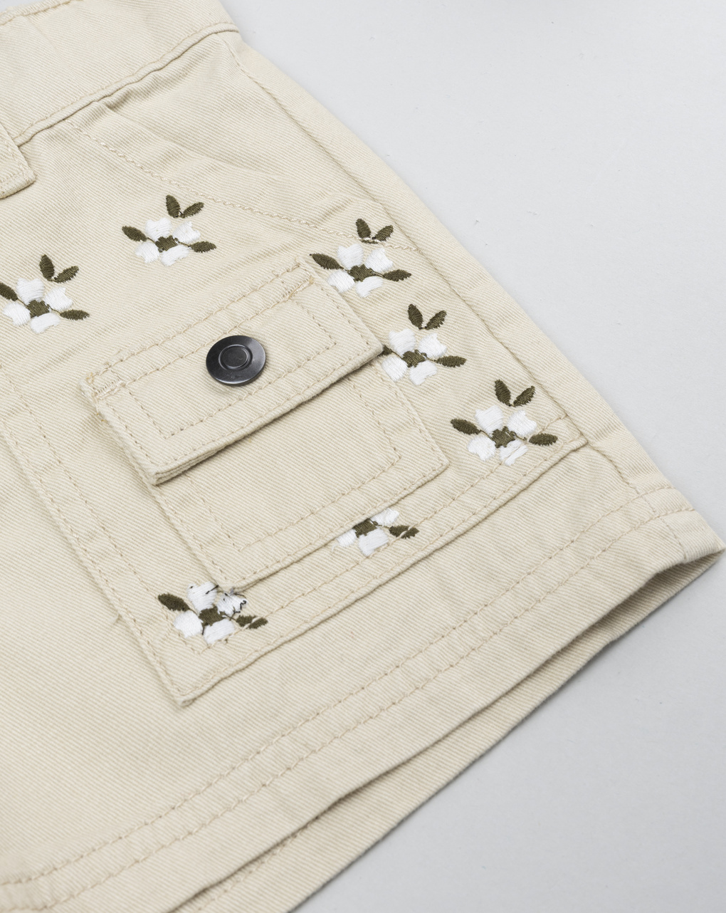 Shorts beige bimba ricami