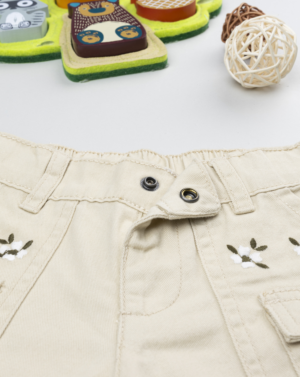 Shorts beige bimba ricami