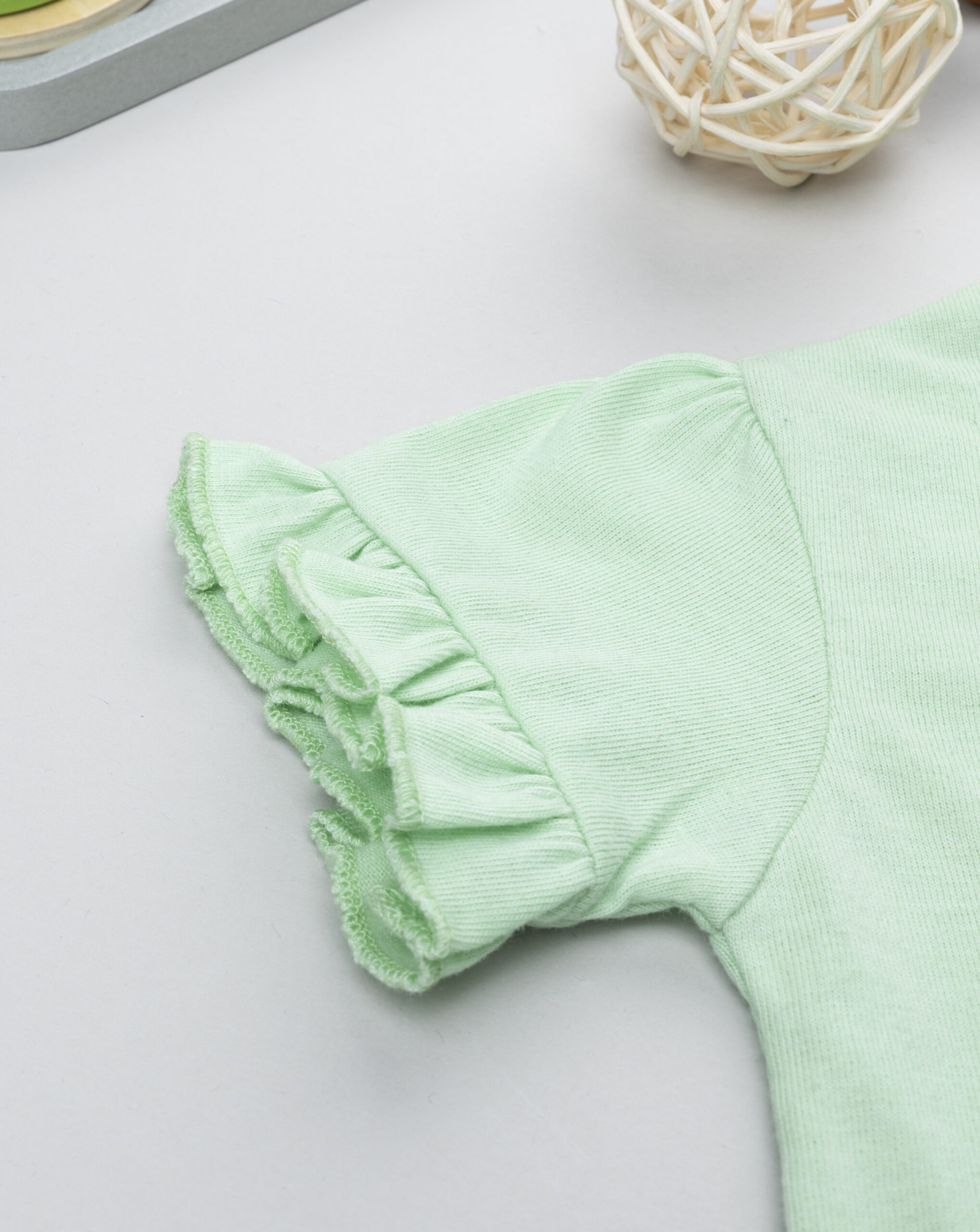 T-shirt bimba verde con ricami