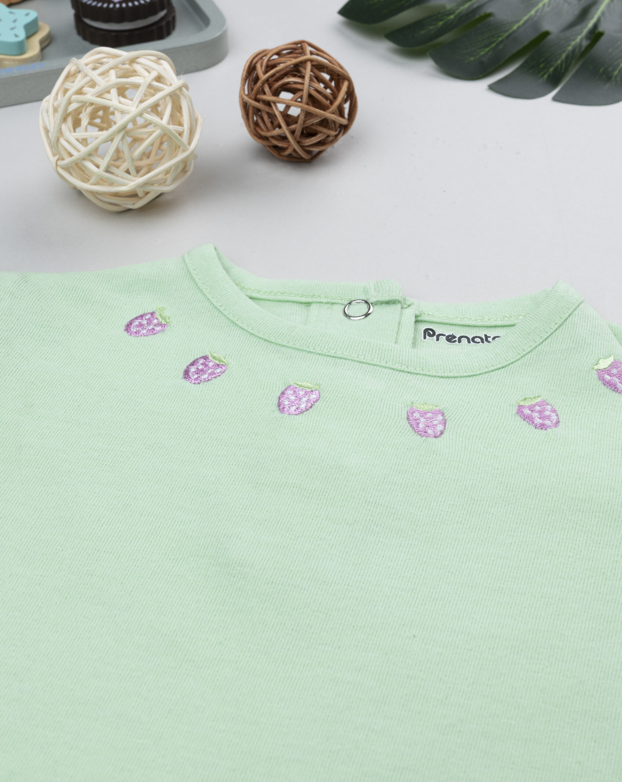 T-shirt bimba verde con ricami